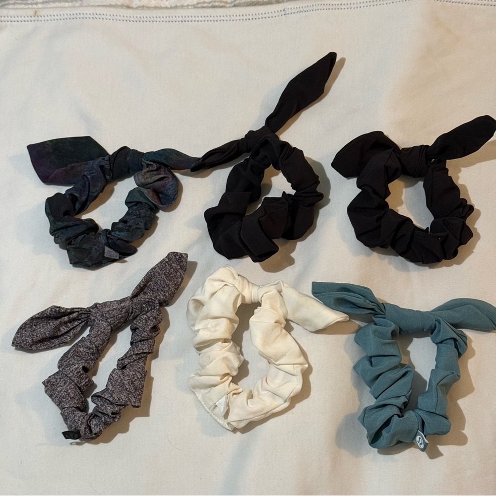 6 Tie lululemon athletica Hair Scrunchies Set - Black, Cream, Gray, Blue